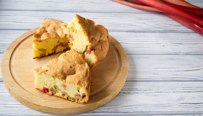 Sponge cake à la rhubarbe