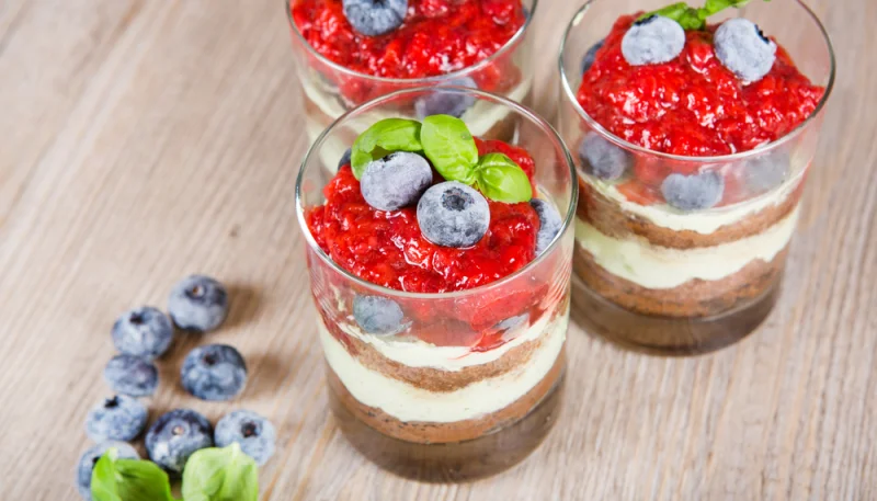 Verrines aux petits-beurres et aux fruits rouges