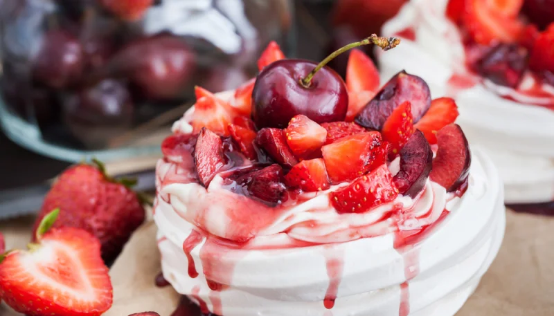 Mini-pavlovas aux fruits rouges