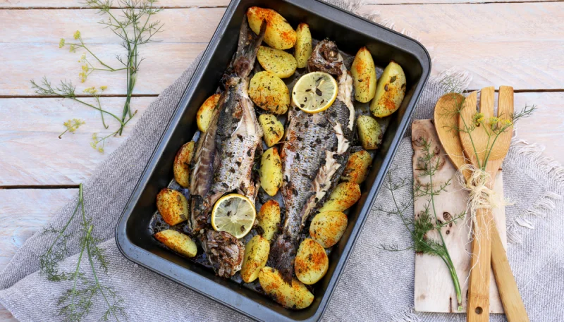 Poisson rôti aux pommes de terre