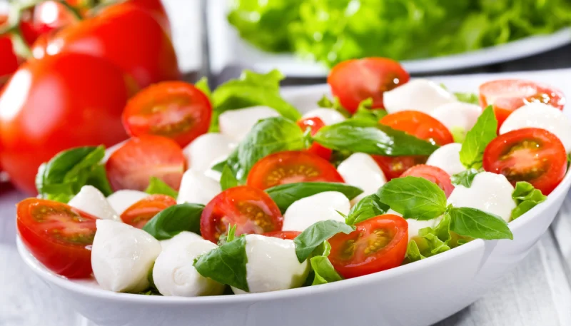 Salade d'épinards à la mozzarella