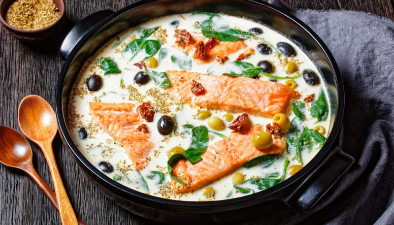 Saumon à la crème et aux olives