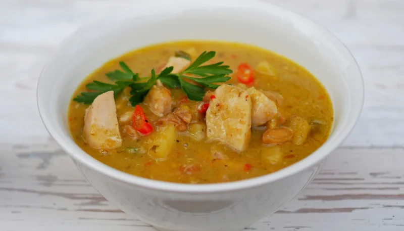 Soupe asiatique au poulet et aux épices