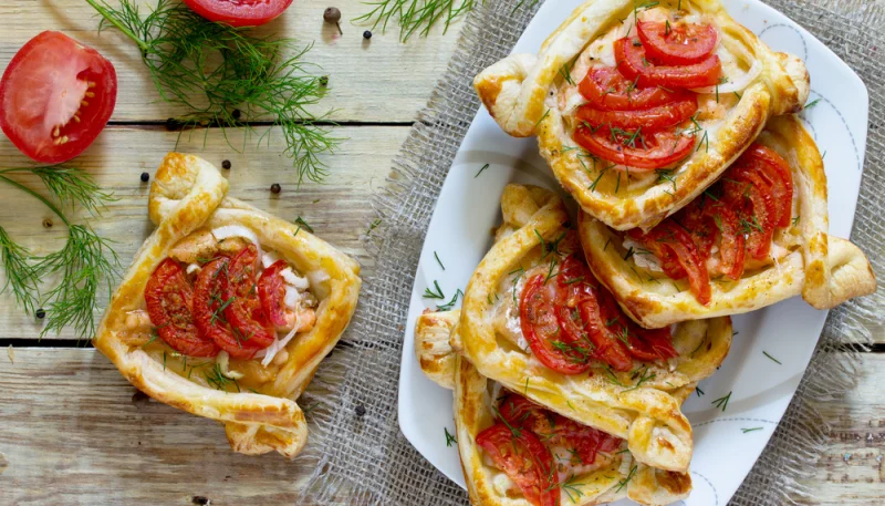Tartelettes feuilletées tomate-saumon