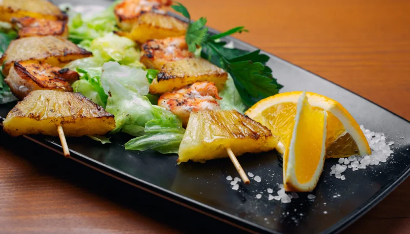 Brochettes crevettes-ananas