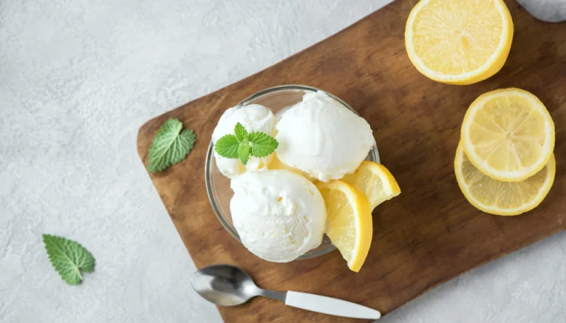 Crème glacée au citron jaune