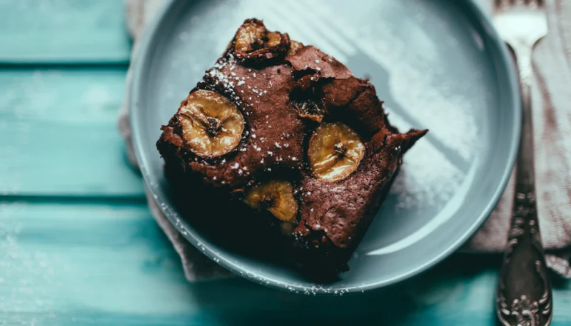 Gâteau au chocolat et bananes flambées