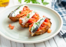 Tapas d’anchois et de tomates