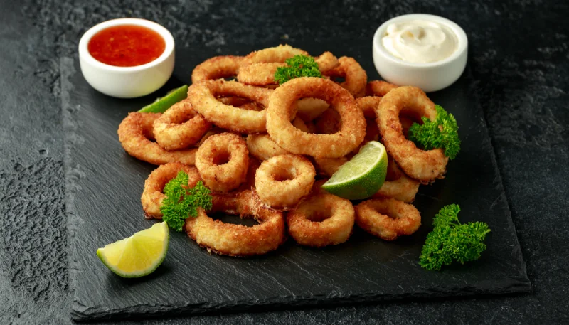 Tapas de calamars frits au citron
