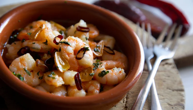 Tapas de crevettes citronnées et pimentées