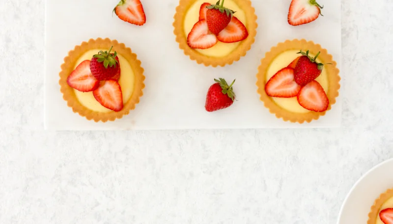 Tartelettes à la crème de citron et aux fraises
