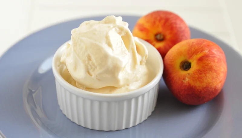 Yaourt glacé à la pêche