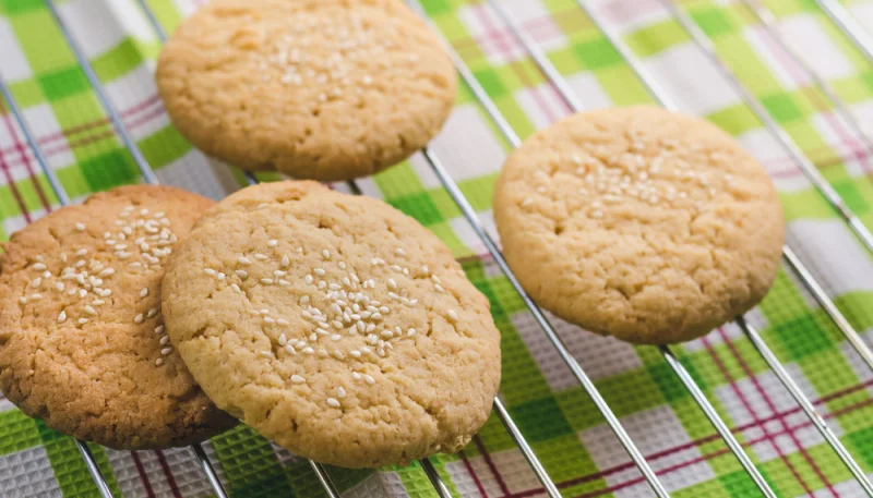 Biscuits apéritifs au maroilles et aux graines de sésame