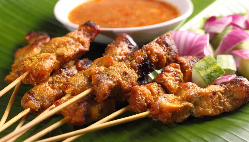 Brochettes de poulet sauce satay