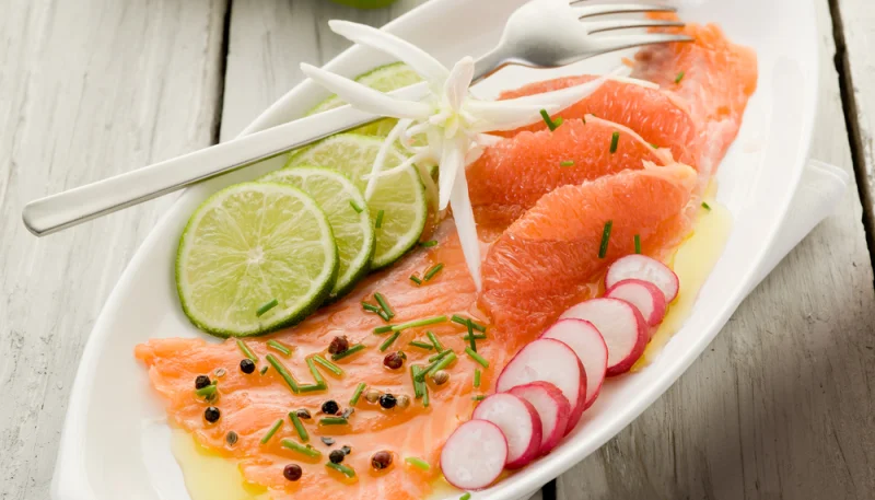 Carpaccio de saumon au pamplemousse rose