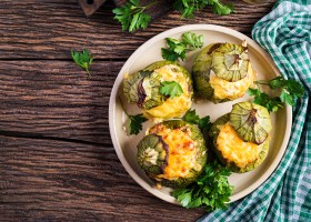 Courgettes farcies au fromage et aux noisettes