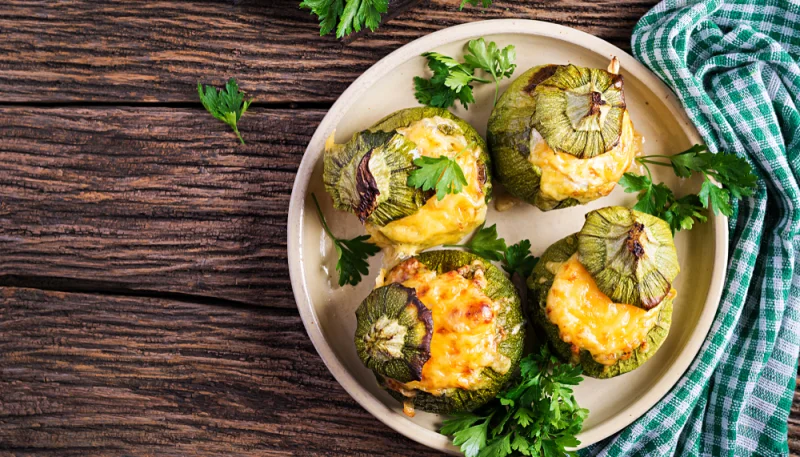 Courgettes farcies au fromage et aux noisettes