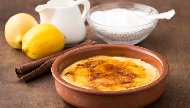Crème brûlée au citron et à la cannelle