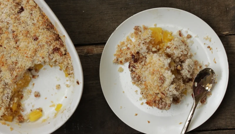 Crumble d'ananas à la fleur d'oranger