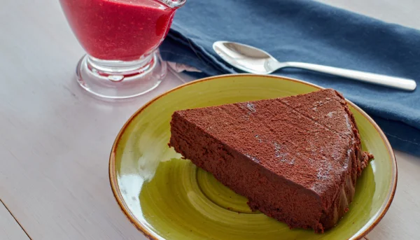 Gâteau au chocolat sauce framboise
