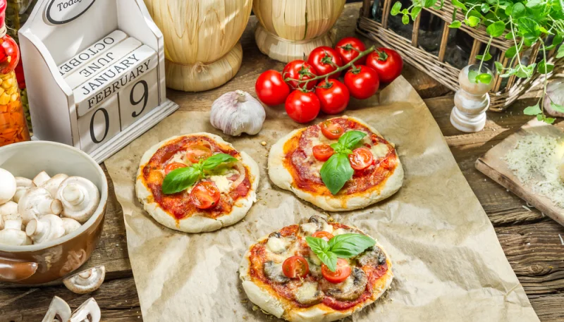 Mini-pizzas à la tomate et aux champignons