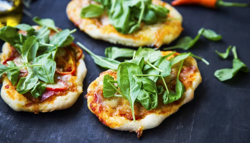 Mini-pizzas aux épinards et basilic