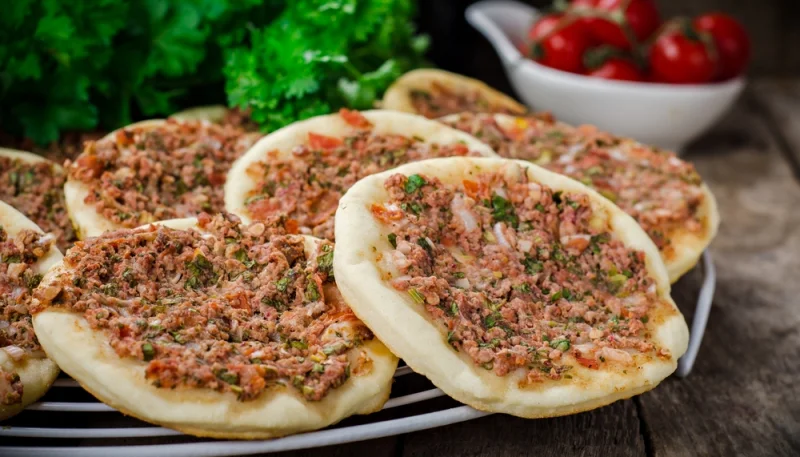 Mini-pizzas lahmacuns