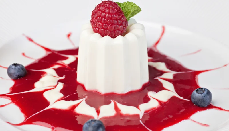 Panna cotta au coulis de framboises