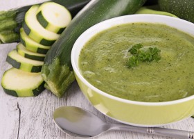 Velouté glacé de courgettes à la menthe fraîche