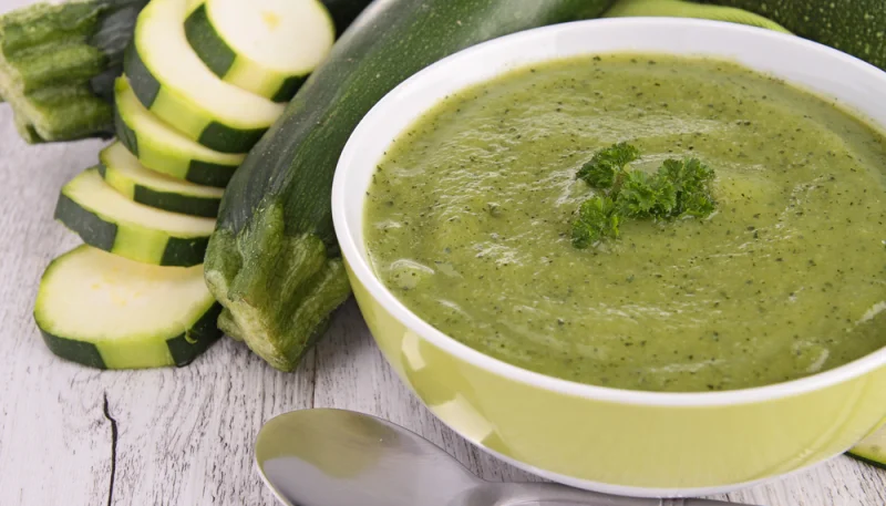 Velouté glacé de courgettes à la menthe fraîche