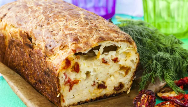 Cake au chorizo et tomates séchées