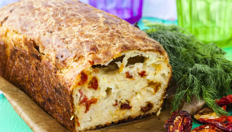 Cake au chorizo et tomates séchées