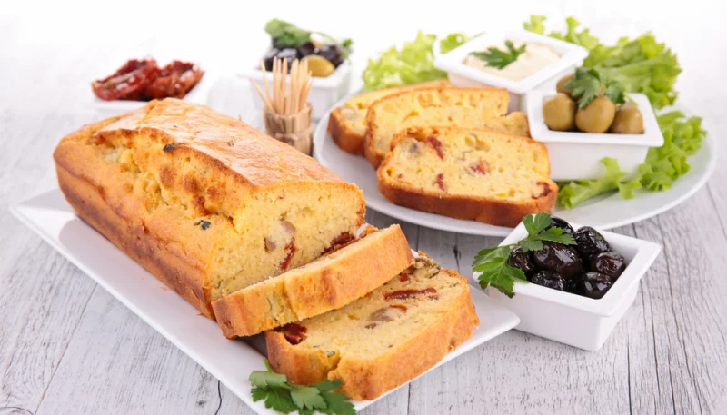 Cake aux olives et lardons