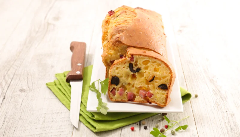 Cake aux olives et jambon