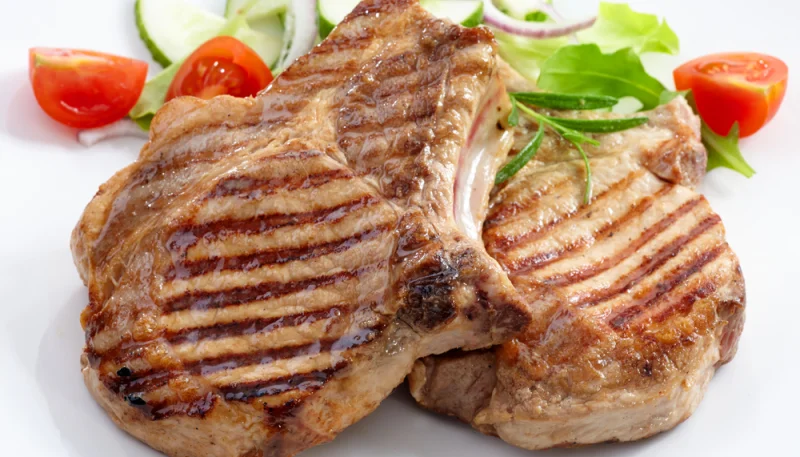 Côtes de porc grillées sauce barbecue et whisky