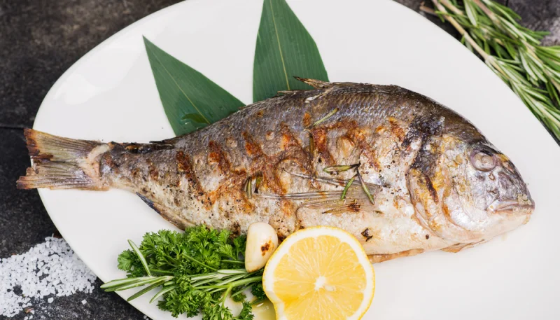Daurades au citron grillées à la plancha