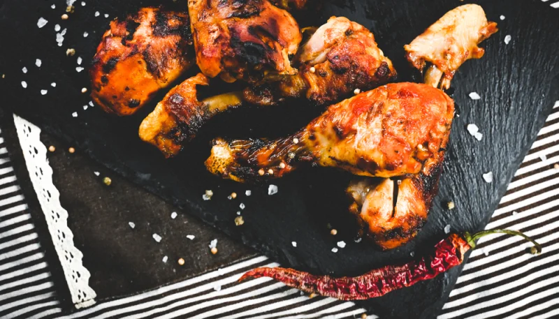 Pilons de poulet au curry et cumin au barbecue