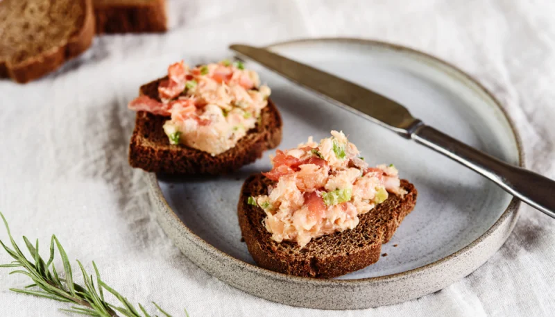 Rillettes de truite aux baies roses