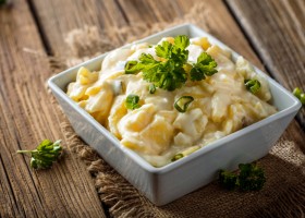 Salade de pommes de terre à la sauce au yaourt