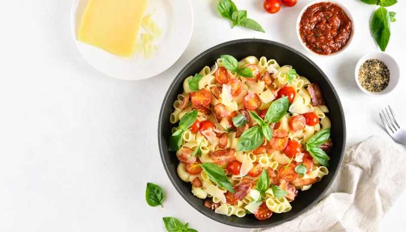 One pot pasta au jambon cru et aux tomates cerise