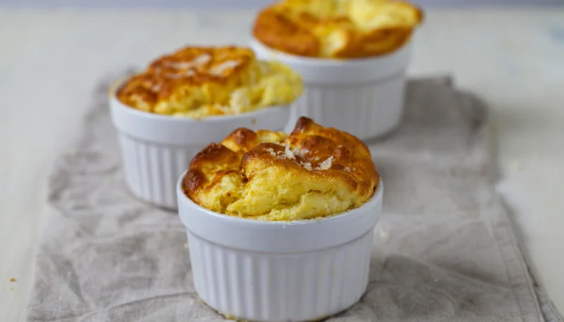 Soufflé au crabe et à la roquette