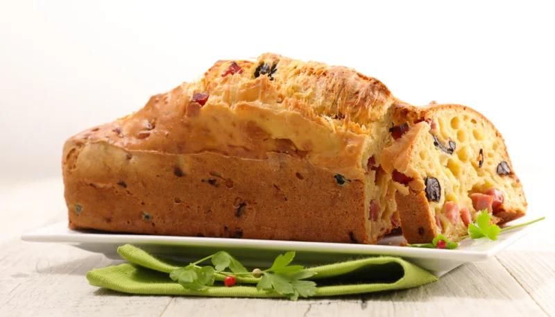 Cake au jambon et olives
