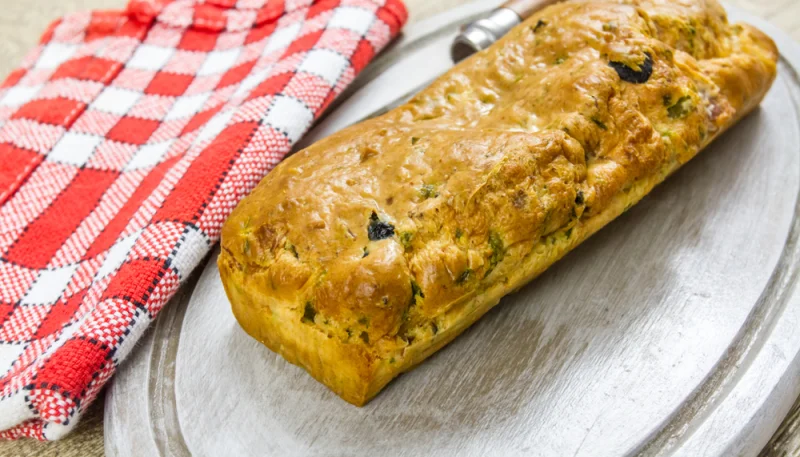 Cake aux olives et chèvre