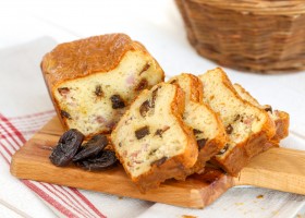 Cake aux pruneaux et lardons