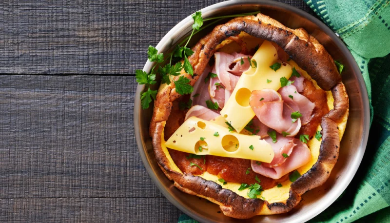 Dutch baby pancakes au fromage et au jambon