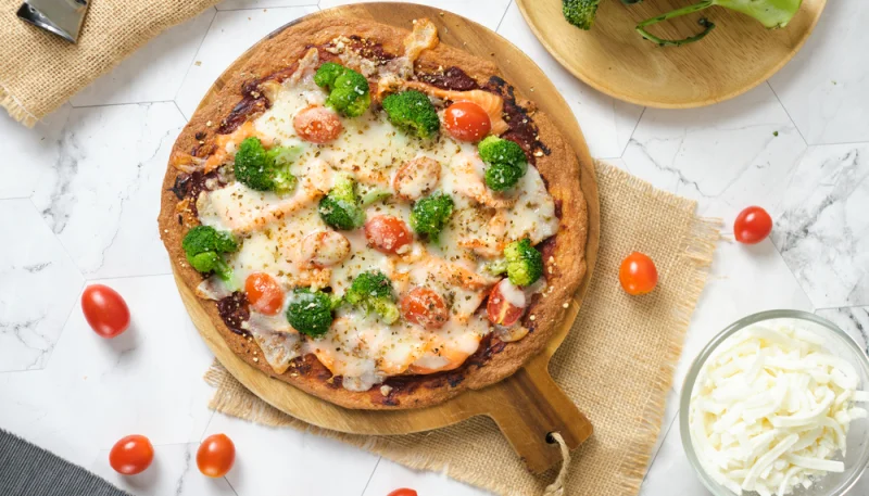 Pizza au saumon fumé et aux brocolis