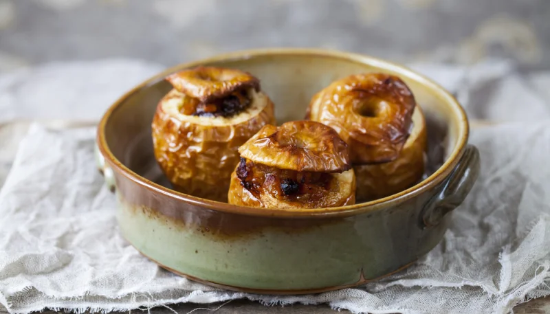 Pommes farcies aux coings et aux raisins secs