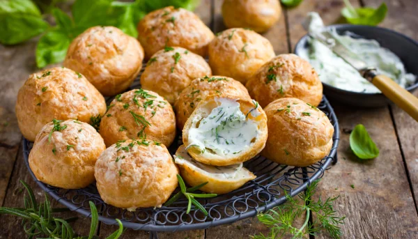 Profiteroles salées au fromage frais