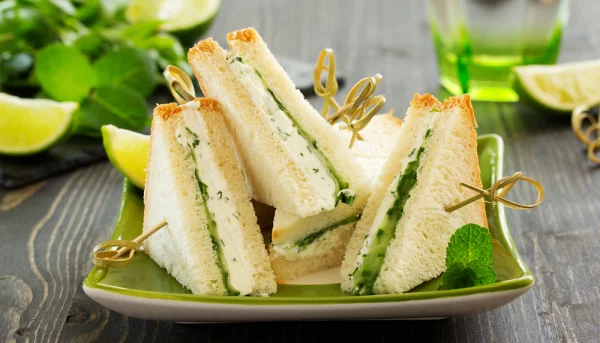 Petits sandwichs au concombre