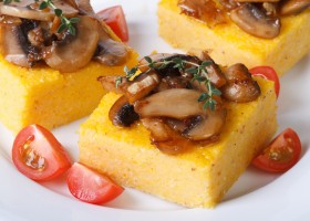 Carré de polenta aux cèpes